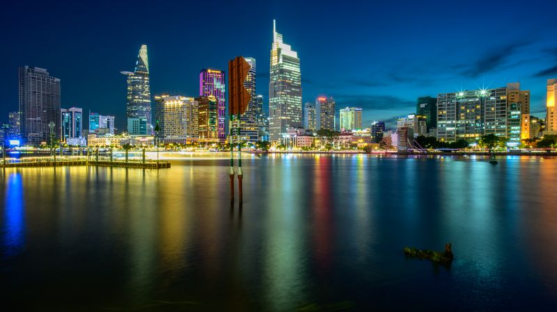 Skyline de Hô Chi Minh-Ville de nuit.
