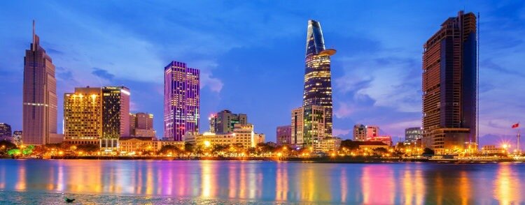 Find companies that recruits french, german, english, american interns in Vietnam