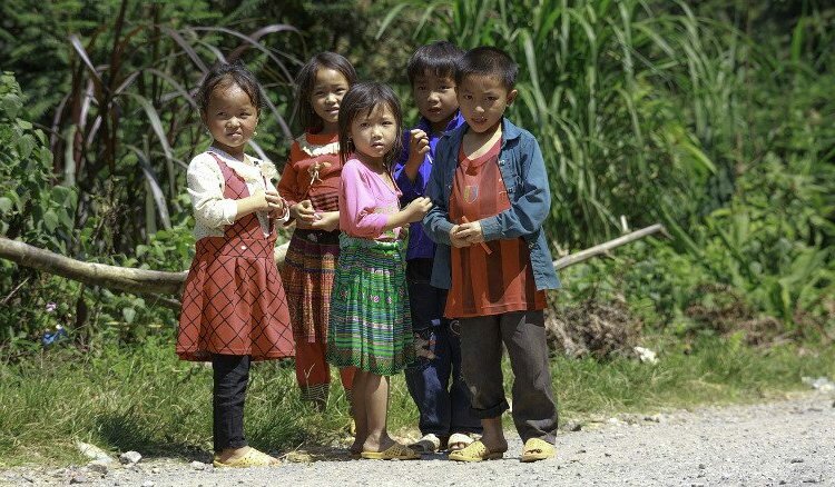 Learn how to speak vietnamese to meet locals, families in the countryside