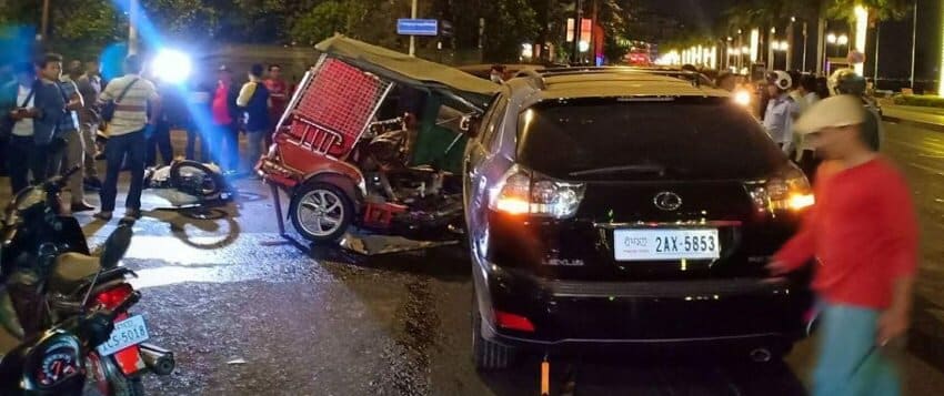 Accident are dangerous for your health : tuktuk drivers Cambodia