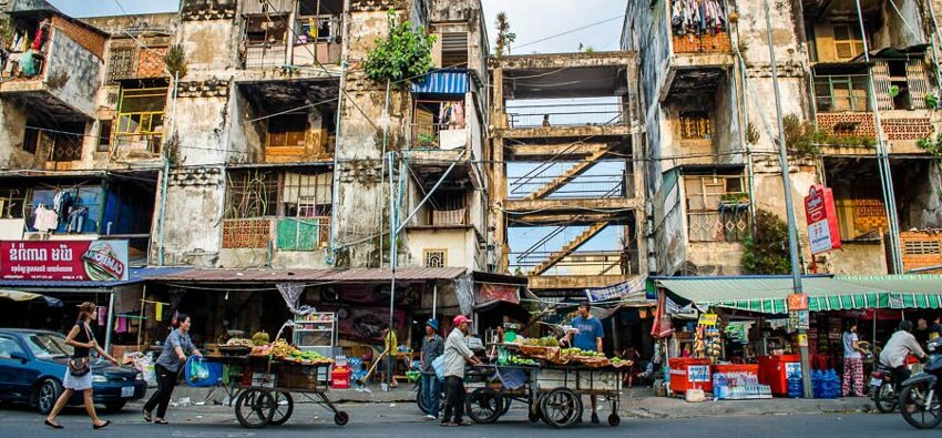 live in Cambodia : Phnom Penh or Siem Reap for working