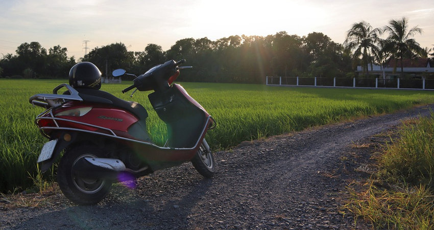 learn to drive a motorcycle or scooter in Vietnam