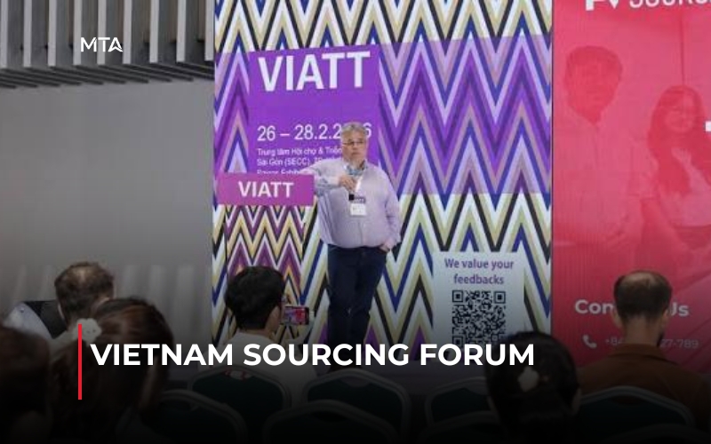 Business professionals networking at the Vietnam Sourcing Forum