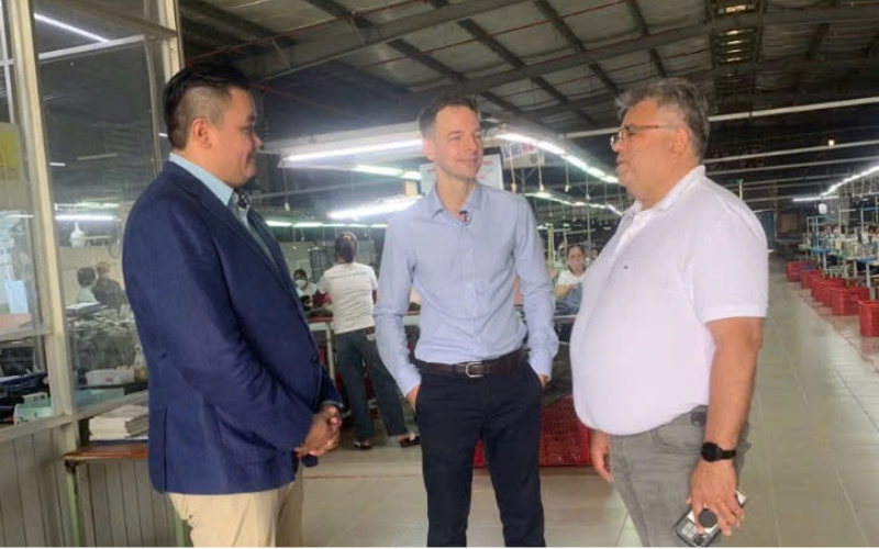 MoveToAsia in a garnement factory