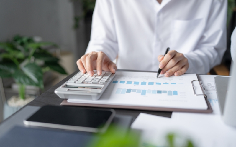 Calculatrice et budget pour une activité au Vietnam.