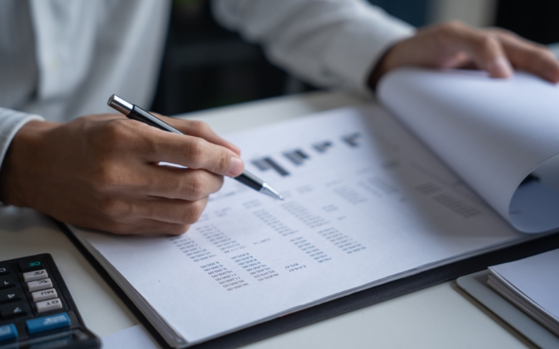 Analyse de documents financiers pour une activité au Vietnam.