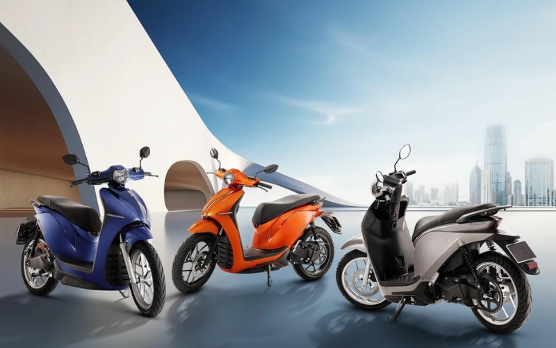 Scooters électriques représentant la mobilité urbaine au Vietnam.
