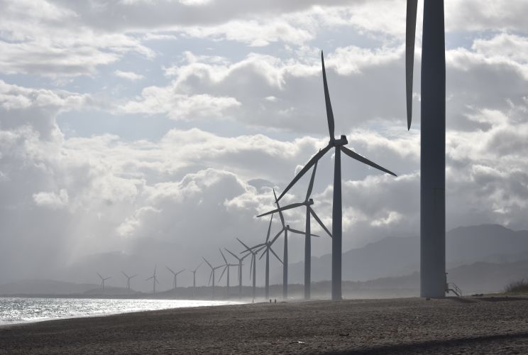Éoliennes produisant de l’énergie renouvelable aux Philippines.