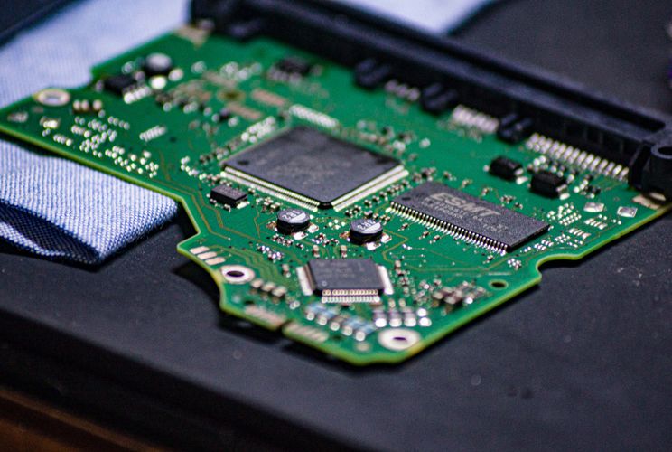 Electronic circuit board fitted with chips and semiconductors.