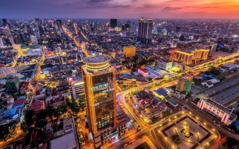 Skyline de Phnom Penh représentant le paysage d’investissement.