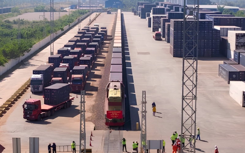 Investissement dans la logistique au Laos soutenu par les infrastructures de transport, la connectivité des chaînes d’approvisionnement et le commerce régional