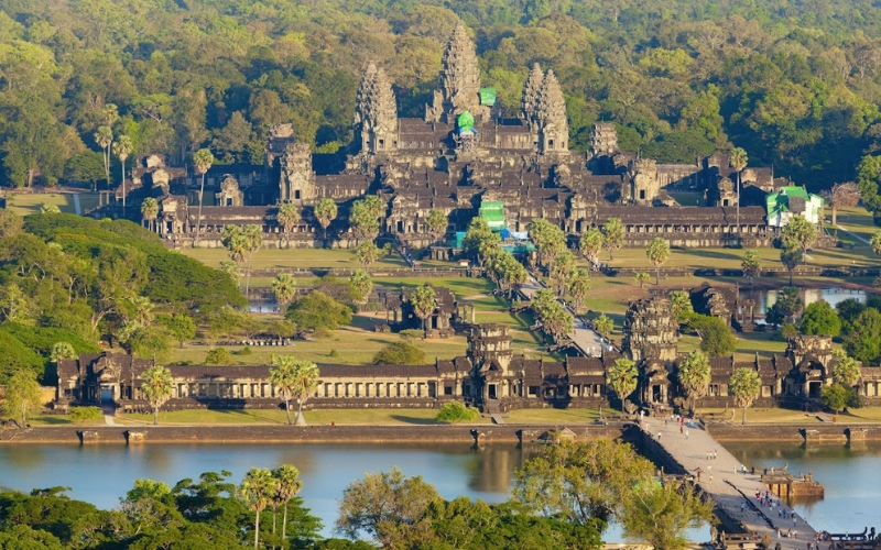 Le marché du tourisme au Cambodge soutient les hôtels, les complexes touristiques, les services de voyage, les attractions culturelles et les opportunités d’investissement touristique.